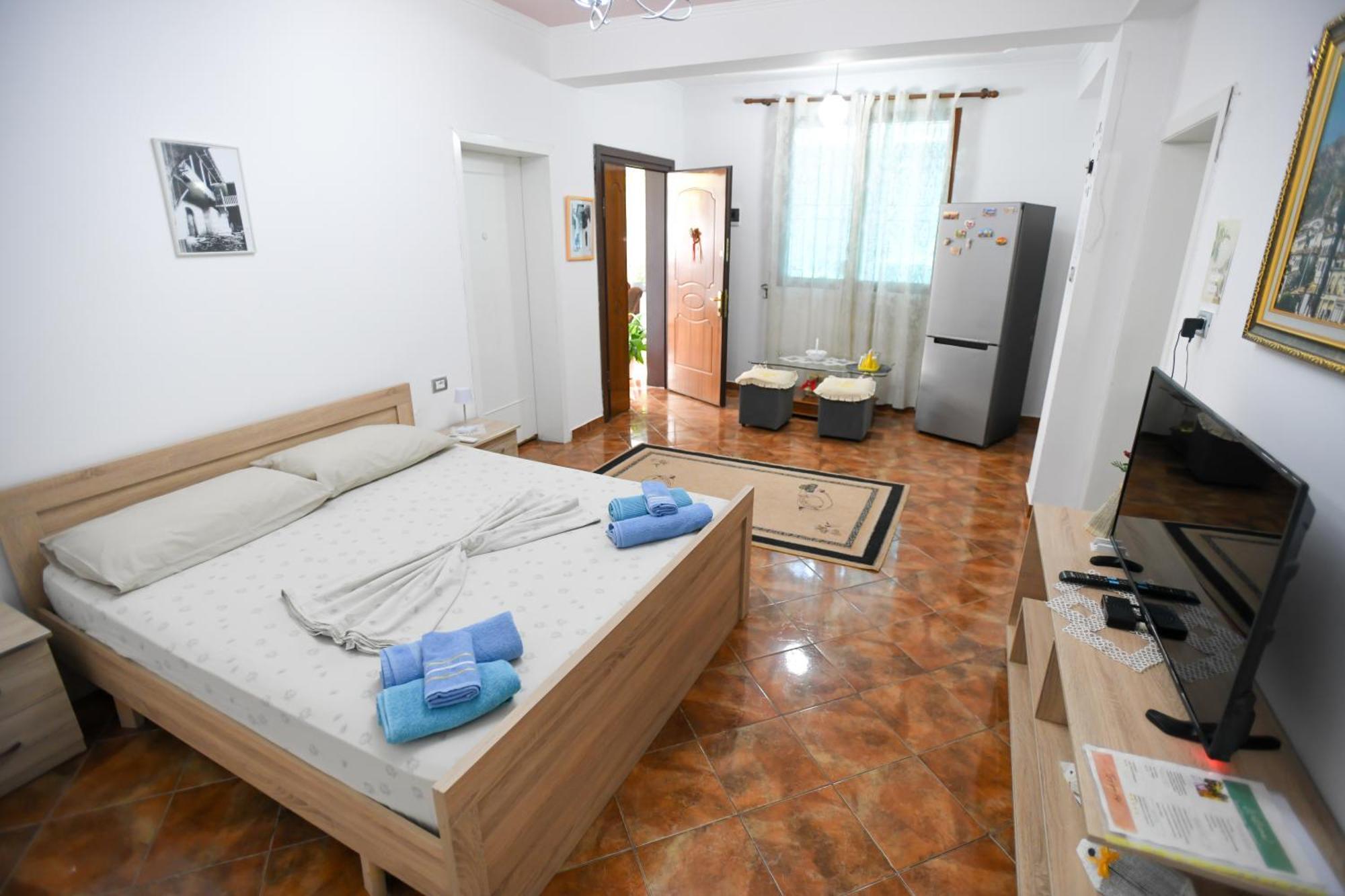 Guest House Flowers Berat Exterior photo