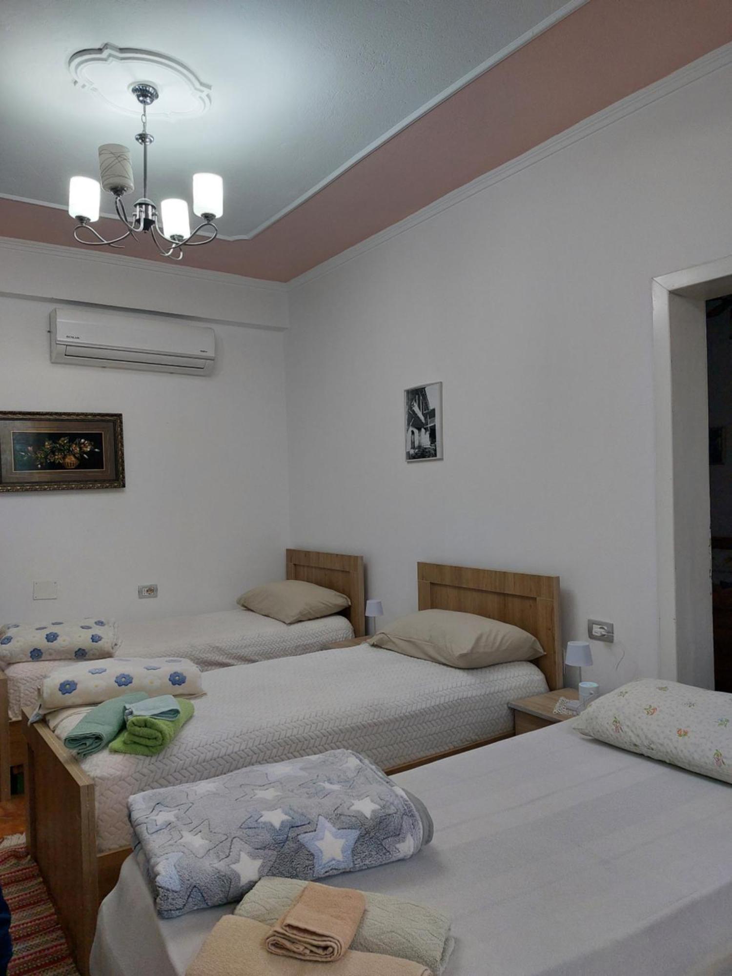 Guest House Flowers Berat Exterior photo