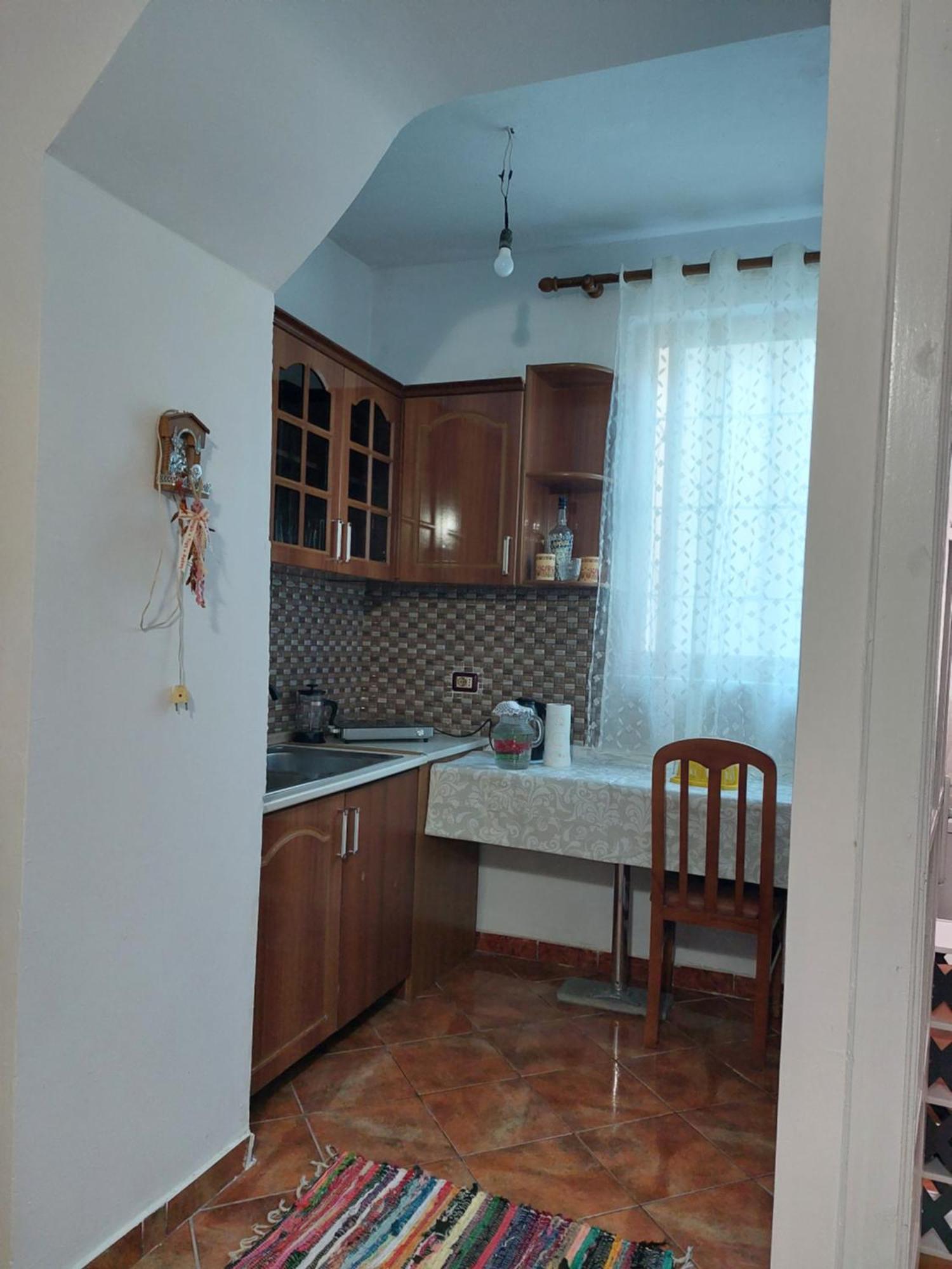 Guest House Flowers Berat Exterior photo