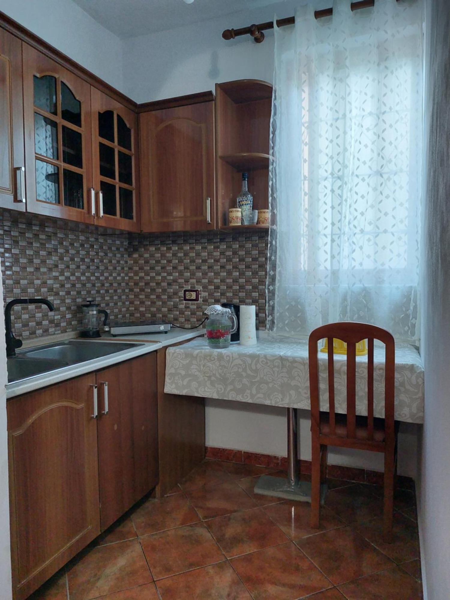 Guest House Flowers Berat Exterior photo